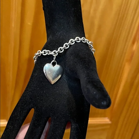 Silver Heart Charm Bracelet - Picture 8 of 9